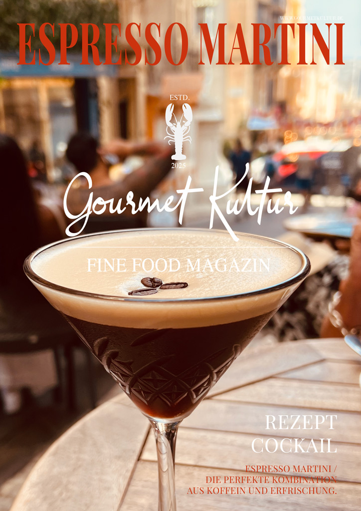 Der Espresso Martini ist kein Martini im klassischen Sinne – und doch hat er sich längst einen festen Platz in der gehobenen Barkultur erobert. Der Drink verbindet die Klarheit von Wodka mit der tiefen Aromatik frisch gebrühten Espressos und einem Hauch Süße. 
Gourmetkultur Fine Food Magazin